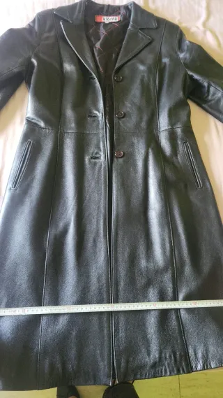 Abrigo largo de cuero negro