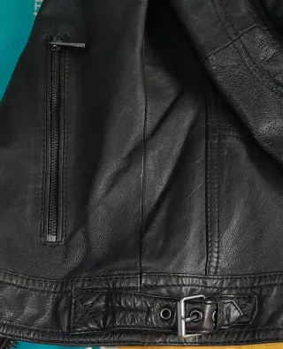 Cazadora Cuero Zara Negra edición limitada.