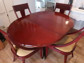 Mesa salón redonda extensible y 4 sillas. No envío