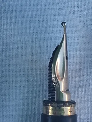 Stilografica grigia con dettagli oro