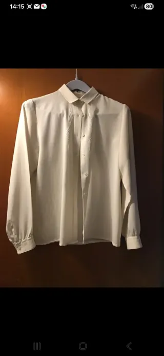 Camicetta beige con ricami