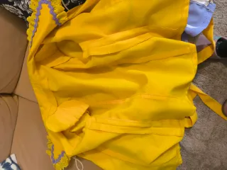 Traje de flamenca morado y amarillo