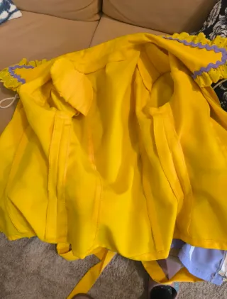 Traje de flamenca morado y amarillo