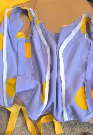 Traje de flamenca morado y amarillo