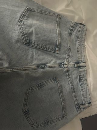 Pantalón vaquero ancho azul claro