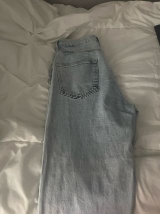 Pantalón vaquero ancho azul claro