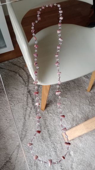 Collar largo de perlas y cristales