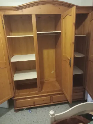 Armario madera 3 puertas y 2 cajones