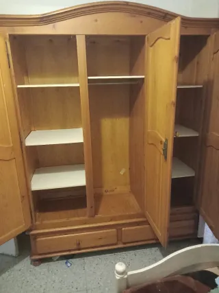 Armario madera 3 puertas y 2 cajones