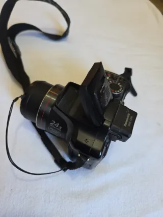 Cámara Panasonic Lumix FZ48 Negra