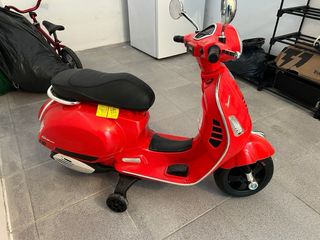 Moto Eléctrica Vespa Roja Infantil