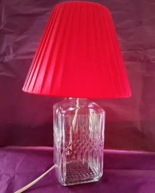 Lámpara de mesa cristal y tela roja