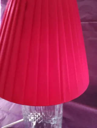Lámpara de mesa cristal y tela roja