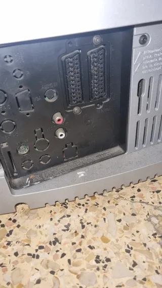 Televisor Loewe Gris y Plateado