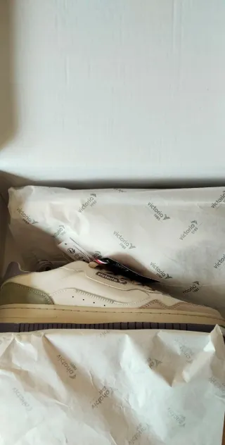 Talla 38. Zapatillas Victoria retro.