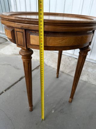 Mesita auxiliar redonda de madera antigua