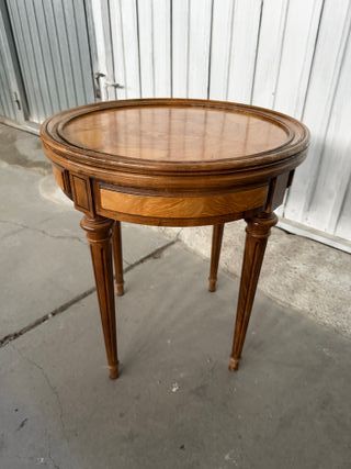 Mesita auxiliar redonda de madera antigua