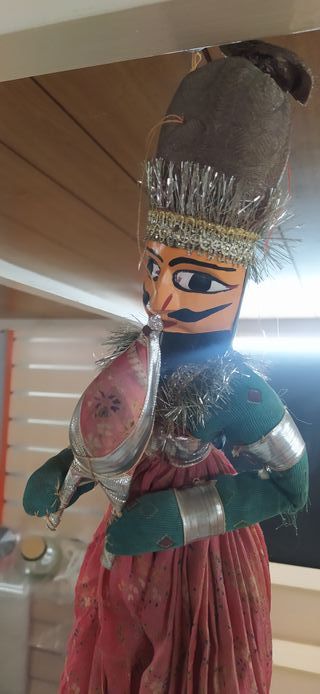 Coppia di pupazzi indiani artigianali