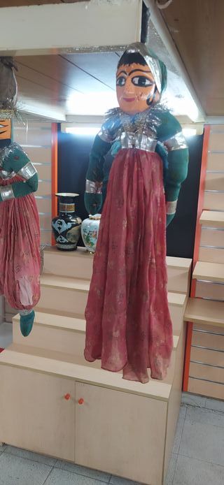 Coppia di pupazzi indiani artigianali