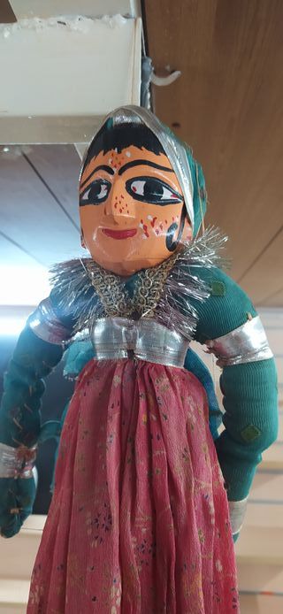 Coppia di pupazzi indiani artigianali