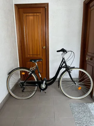 Bicicleta urbana negra Btwin
