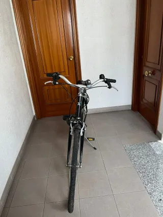 Bicicleta urbana negra Btwin