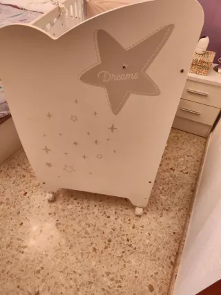 Cuna madera maciza poco uso