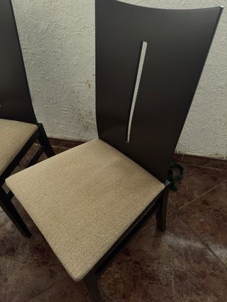 Mesa y 4 Sillas Comedor