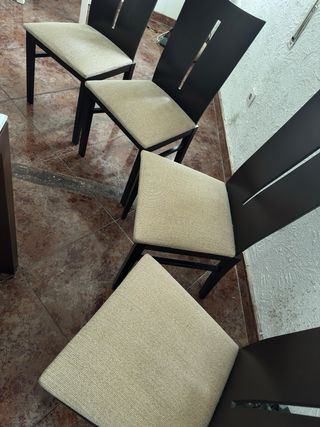 Mesa y 4 Sillas Comedor