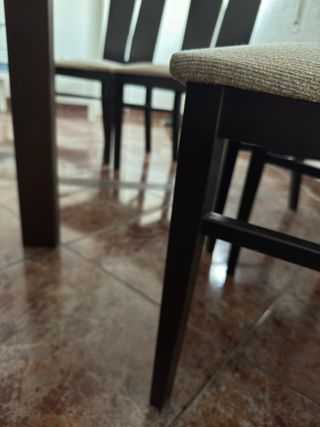 Mesa y 4 Sillas Comedor