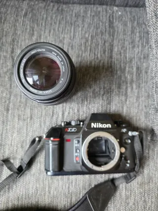 Cámara Nikon N2000 AF Reflex Negra