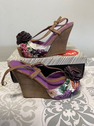 Zapatos de cuña florales