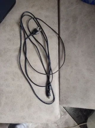 PS4 (PlayStation 4) con 2 mandos y 6 juegos