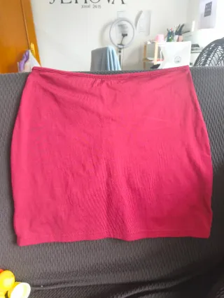 Falda mini elástica roja