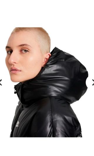 Plumas largo Nike negro.