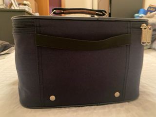 Neceser de viaje azul y marrón