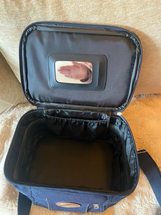 Neceser de viaje azul y marrón