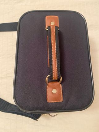 Neceser de viaje azul y marrón