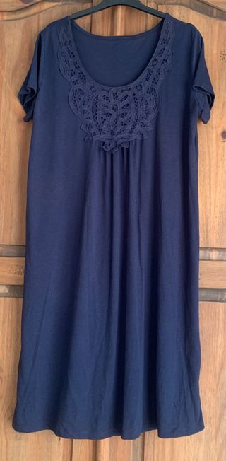 Vestido azul con encaje