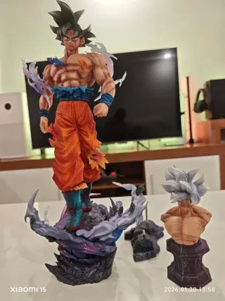 Figura Goku Ultra Instinto 42cm