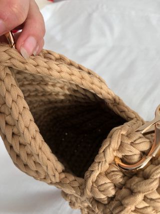 Bolso caracola marrón claro con doble correa