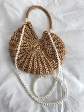 Bolso caracola marrón claro con doble correa