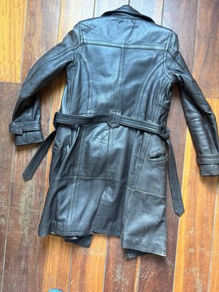 Abrigo de piel marrón oscuro