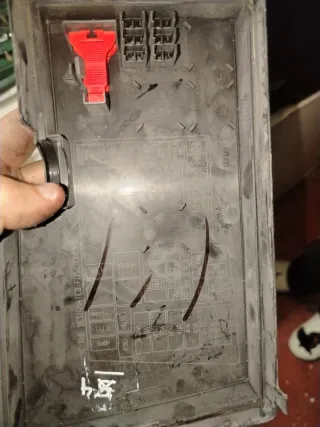 Tapa Caja Fusibles Coche Mazda 3 2005