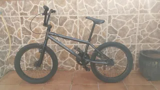 Bicicleta BMX gris