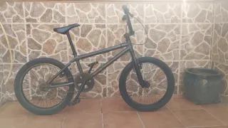 Bicicleta BMX gris