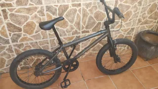 Bicicleta BMX gris