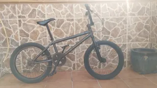 Bicicleta BMX gris
