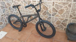 Bicicleta BMX gris
