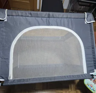 Corralito para bebé con alfombra